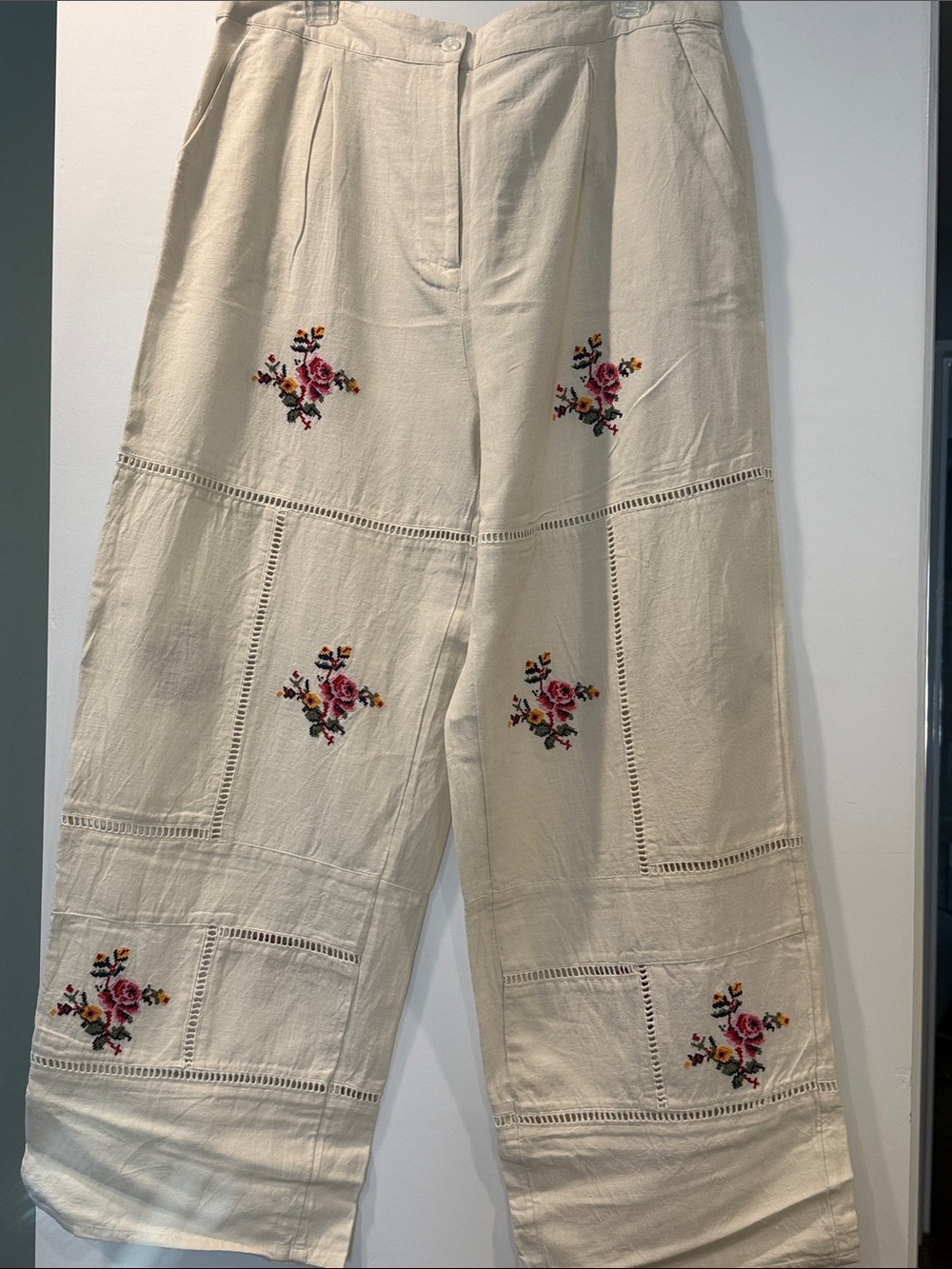NWT. Cream Wide-Leg, Beautifully Embroidered Floral Pants